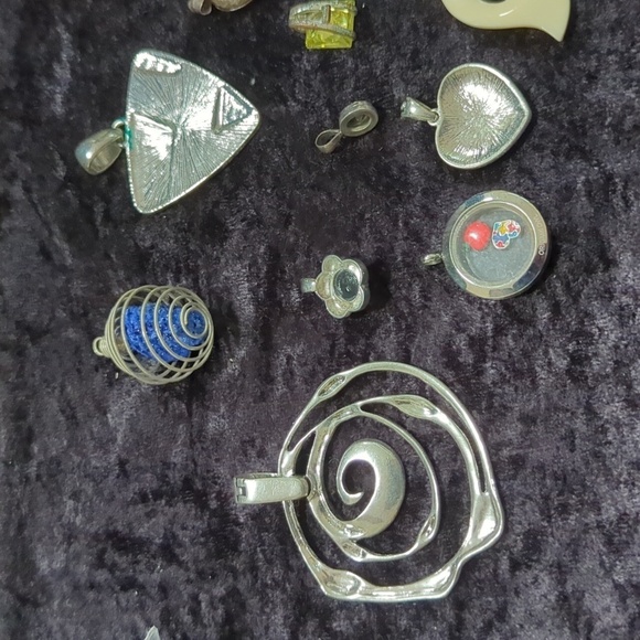 Unbranded Lot of Necklace Pendants - Mixed Media - Picture 5 of 6